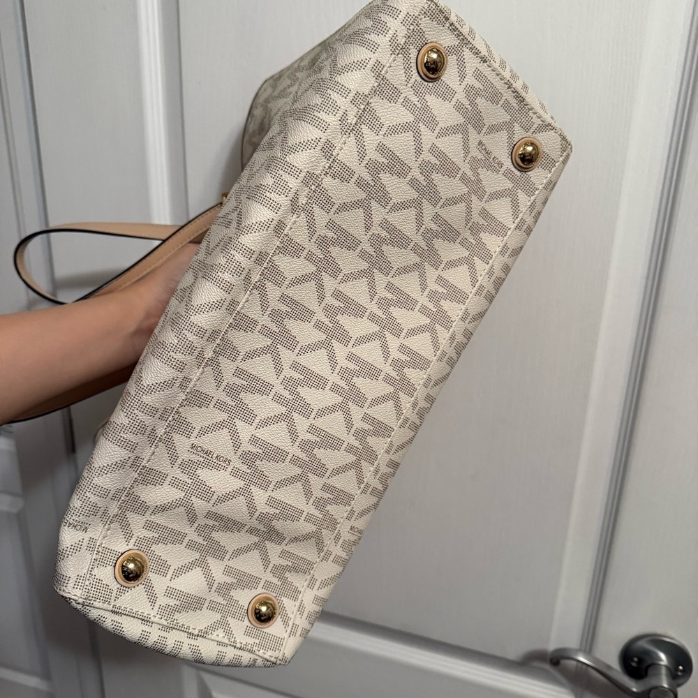 Authentic Michael Kors tote bag - Picture 3 of 3